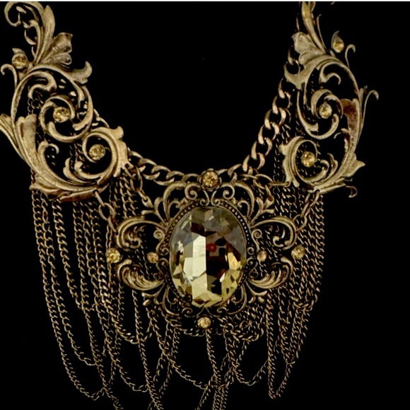 NWOT STUNNING GOLD PLATED STATEMENT NECKLACE with earrings included - Picture 6 of 9